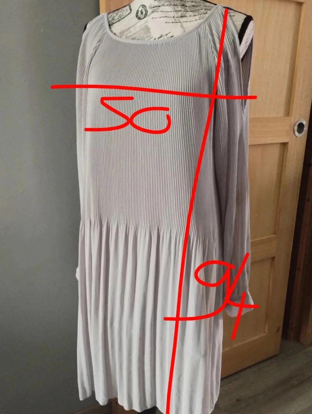 Vestido gris, hombros descubiertos, Piment Rouge, T40 – photo 10
